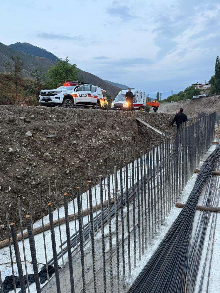 Otomobil yol çalışması yapılan alana düştü, 3 kişi hayatını kaybetti 7